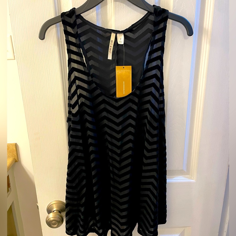 Francesca’s Sleeveless velvet chevron tank top